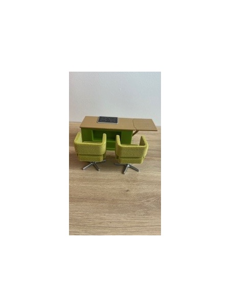 Cuisine verte  plan de travail + chaises lundby