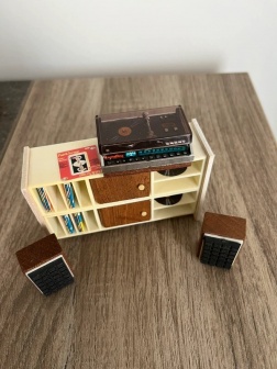 Chaîne hi-fi et meuble et enceintes