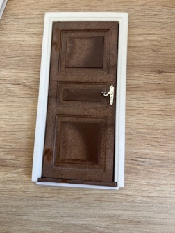Porte pour maison de poupée marron