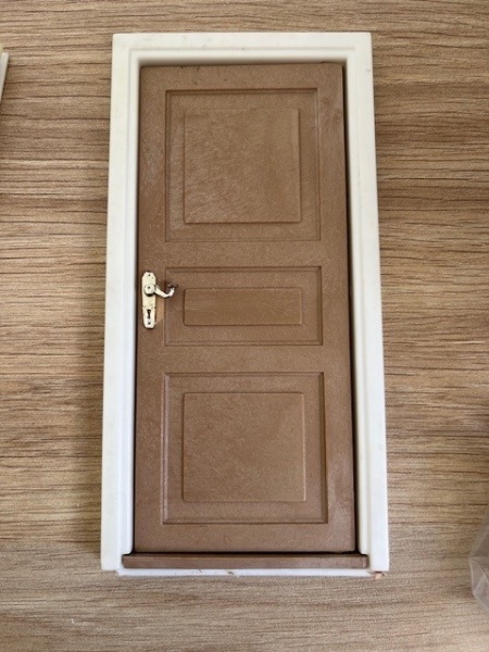 Porte pour maison de poupée beige